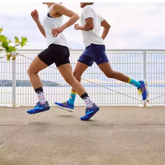 NWT Brooks Tempo knit unisex Blue Cereal Socks - Picture 2 of 5